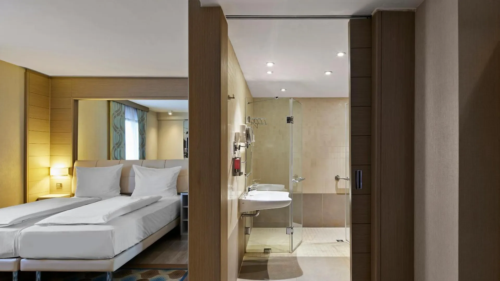 Titanic Comfort Mitte Berlin 3*,